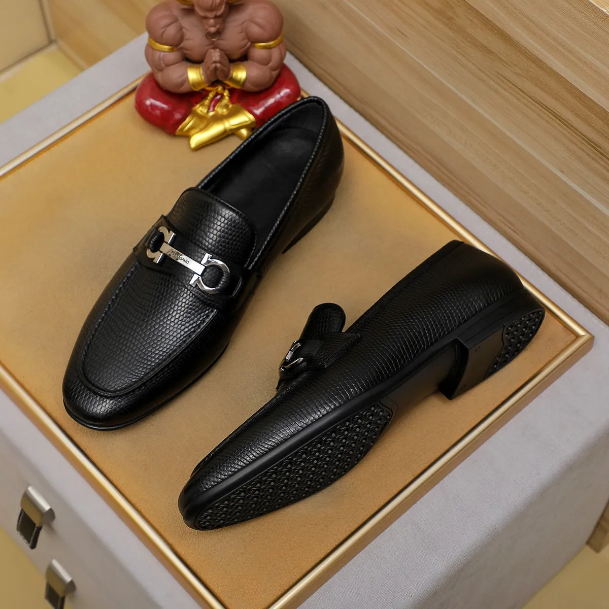 Men's shoes 250 🕷🕷🐂【Ferragamo】Ferragamo Popular fashionable casual shoes🇨🇳Official website counter 1:1 production, original mold opening💯Good quality can be seen, imported high-end first-layer pebbled calfskin, water-dyed🐂leather lining🌿very clear texture, high-quality waterproof, non-slip and wear-resistant outsole🎋high quality and low price, truly handmade🍓, color optional! Code number 38-44 (45. To be customized)